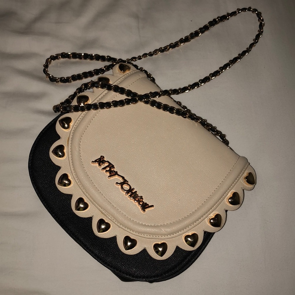 BETSEY JOHNSON CHAIN HEART PURSE